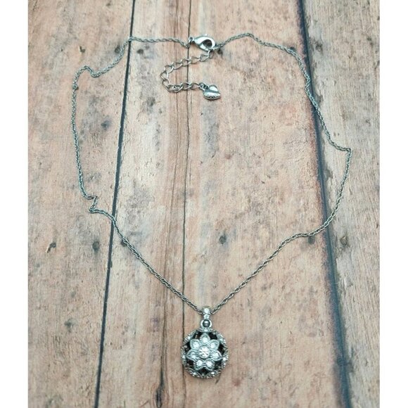 Beautiful Carolee Open Works Crystal Pendant Necklace Floral Domed 16" MINT - Picture 9 of 11